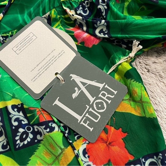 NWT La Fuori Bela Fuori Tropical 100% Silk Top - Picture 12 of 13